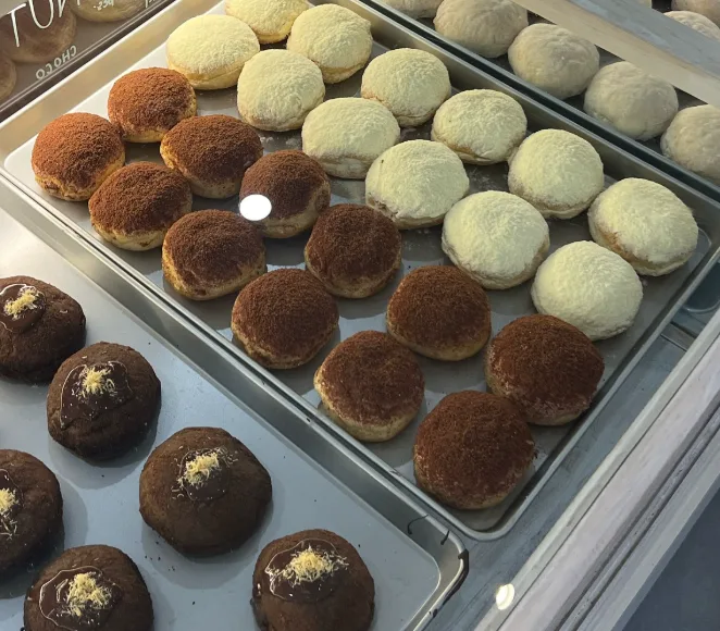 Cara Terbaik Menyimpan Donat Mochi & Bomboloni Agar Tetap Enak